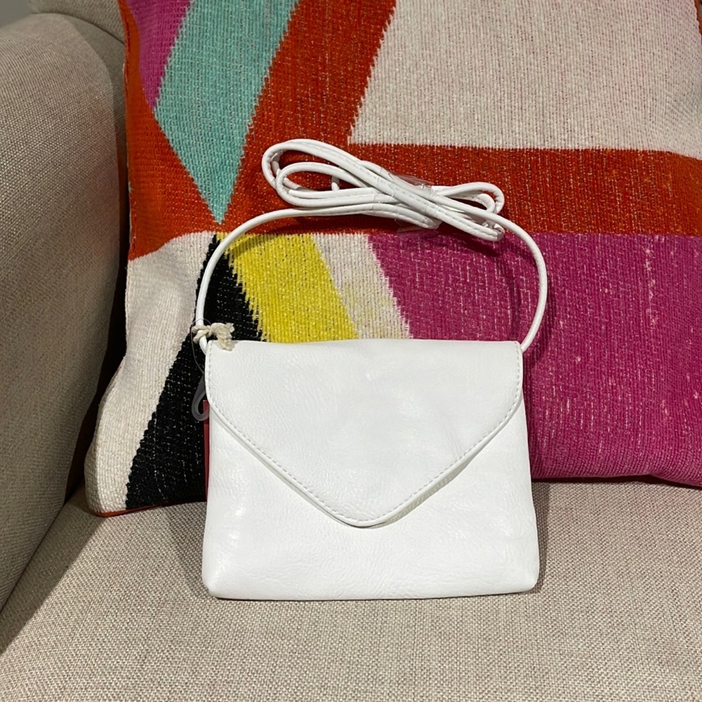 White cross body envelope purse NWT